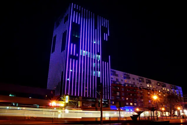 Magdeburg, der Katharinenturm illuminiert am Weltpankreaskrebstag